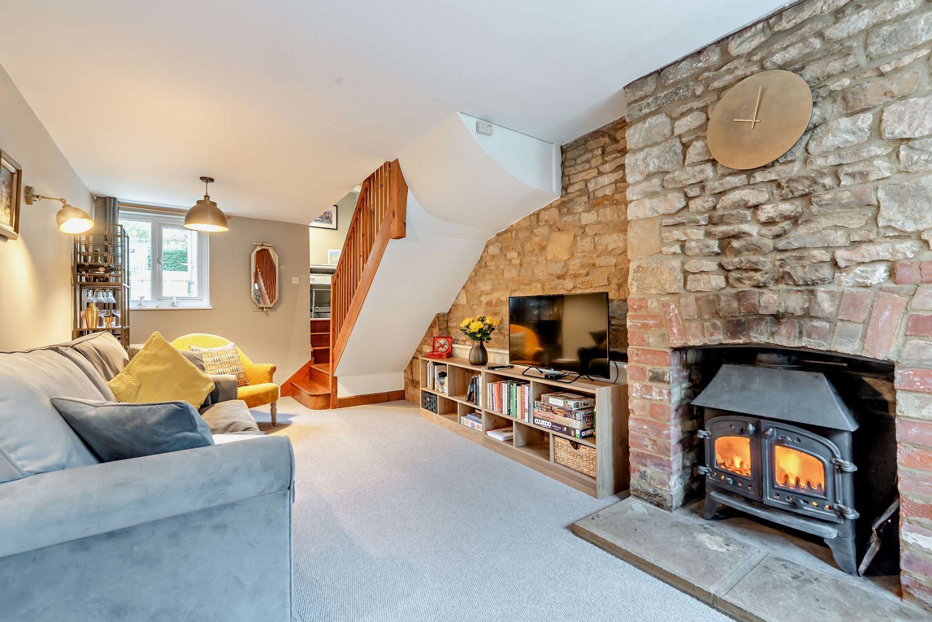 TV, fireplace, offices