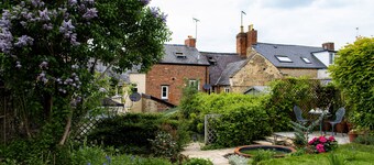 Charming and modern dog friendly holiday cottage - The Old Sweet Shop