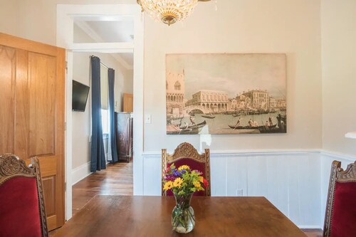 Historic Crescent City Cottage

