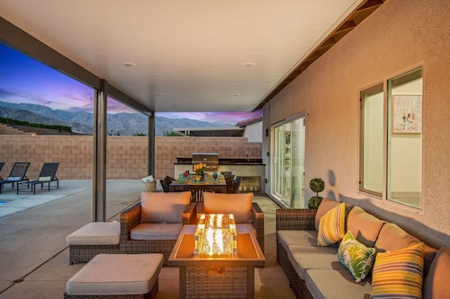  Family Paradise SaltWaterPool  Spa   EV Charger Game Room  Fire pit Poker Table