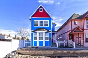 Exterior - Cheyenne Blue Painted Lady (Cheyenne)