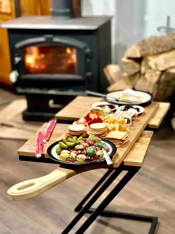 Dining - Cozy Creekside Cottage with Skiing & Hiking Nearby (Green Mountain)