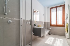 シャワー、ビデ