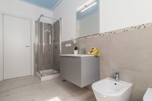 Dusche, Bidet