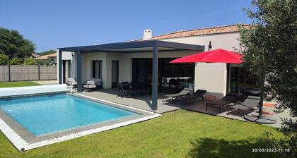 Villa à 800 Mètres Cœur du Village Accessible à Pied, Secteur Sécurisé et Calme