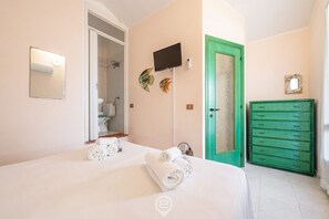 3 bedrooms, iron/ironing board, WiFi, bed sheets - Salina Heaven Retreat 1 (Calasetta)