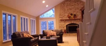 Private In town quiet retreat 12+ Downstairs Bonus Kitchen and walkout quarters.