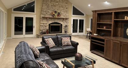 Private In town quiet retreat 12+ Downstairs Bonus Kitchen and walkout quarters.
