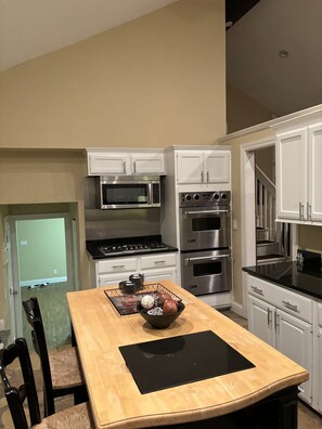 Microwave, oven, stovetop, dishwasher - Private In town quiet retreat 12+ Downstairs Bonus Kitchen and walkout quarters. (Cedar Rapids)