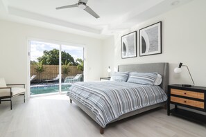 4 室のベッドルーム、デスク、アイロン / アイロン台、WiFi
