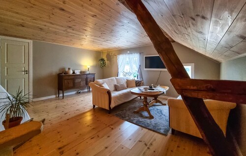 Beautiful home in Vedum with kitchen