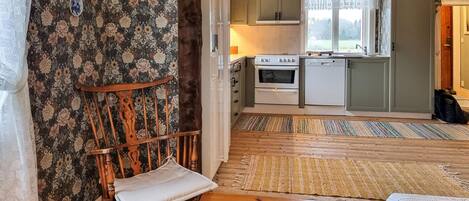 Frigorifero, forno, piano cottura, lavastoviglie