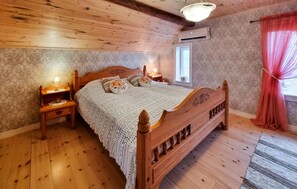 3 bedrooms, travel cot, free WiFi, bed sheets