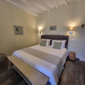 أسرّة بإسفنج يتكيف مع شكل الجسم وبديكورات فريدة لكل غرفة