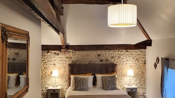 Camas con efecto memoria, decoración personalizada y muebles diferentes