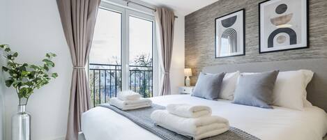 3 bedrooms, desk, iron/ironing board, travel cot