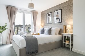 3 bedrooms, desk, iron/ironing board, travel cot