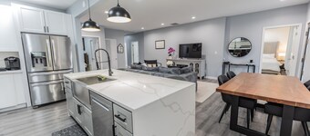 Luxe Bungalow Retreat - Near State Farm & MB Stad

