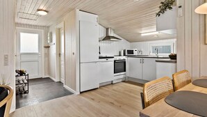 Kaffetrakter/tekoker, kjøleskap, mikrobølgeovn og ovn