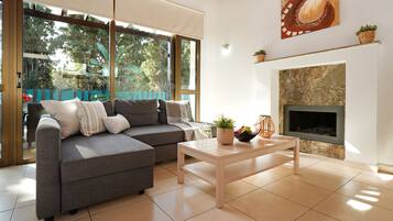 Télévision, cheminée