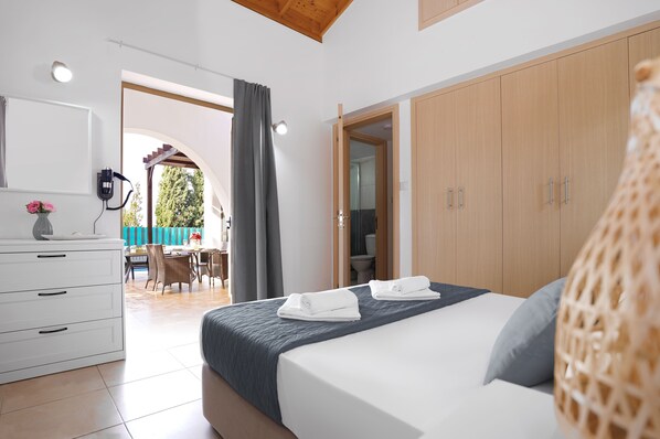 2 habitaciones, tabla de planchar con plancha, internet y ropa de cama