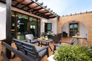 Outdoor dining - Villa Anthia - 2bed with Large Pool (Ayia Napa)