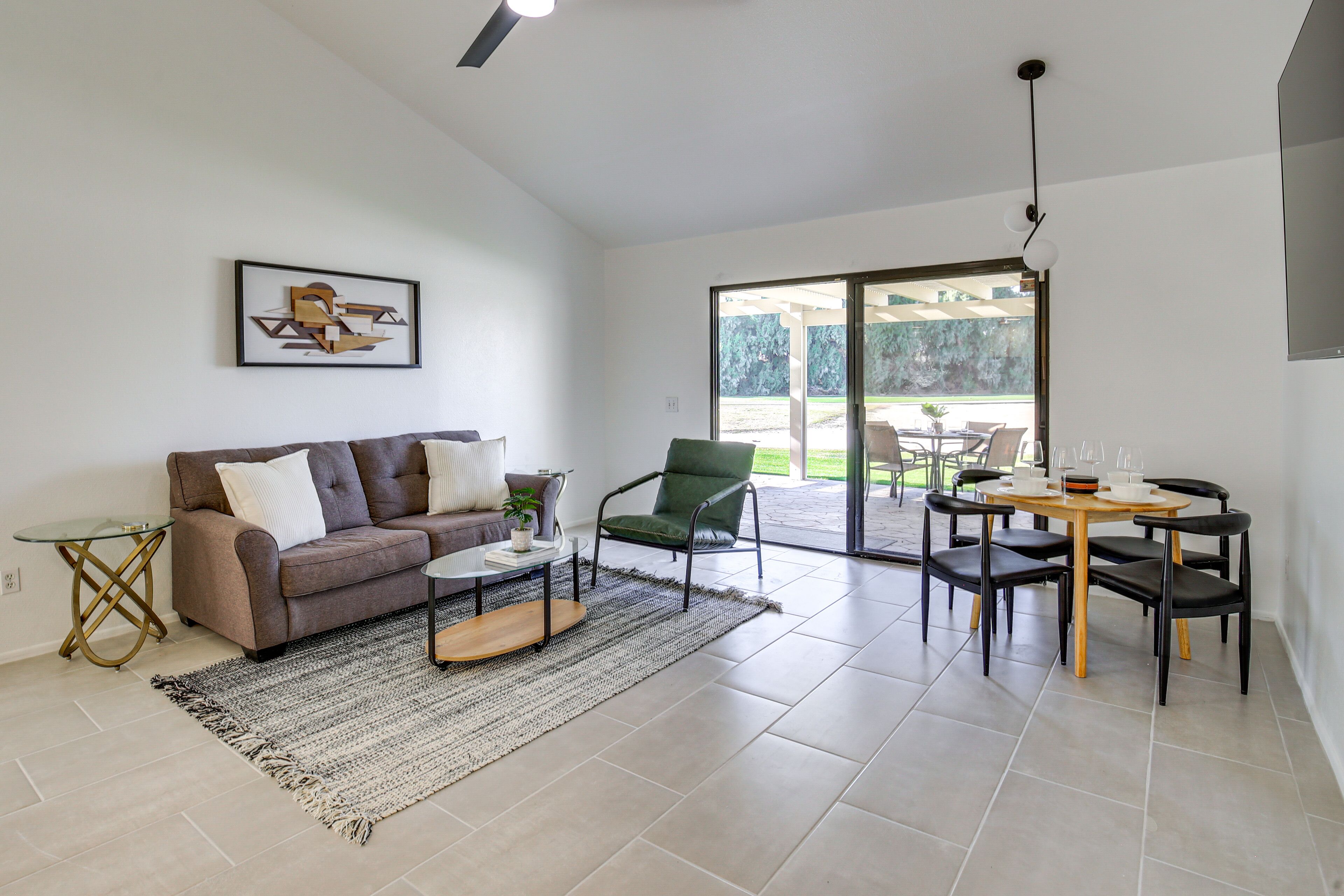Pet-Friendly Palm Desert Retreat: Golf Course View