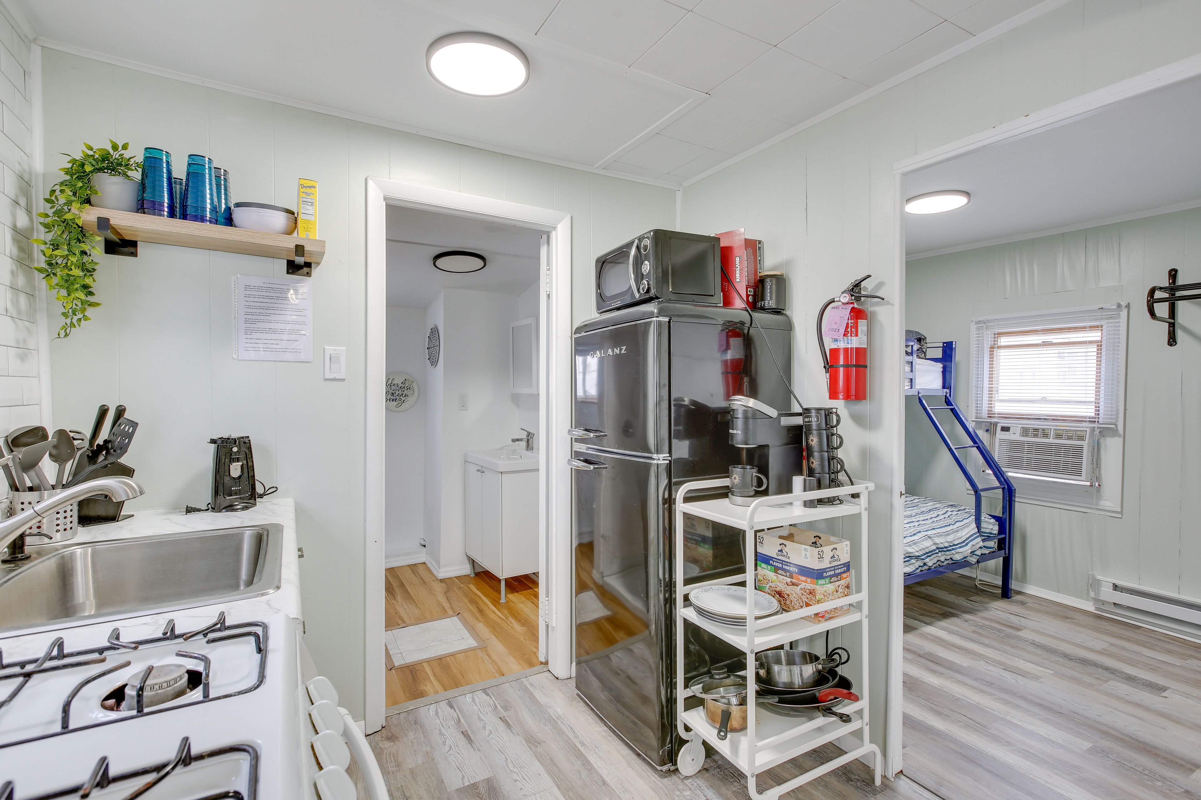 Cozy Wildwood Apartment Near Pier & Beach!