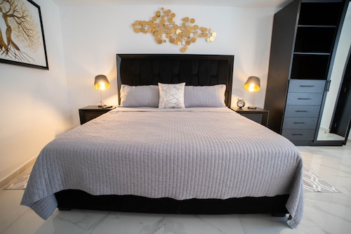 Newly-remodeled Home for multiple guests 