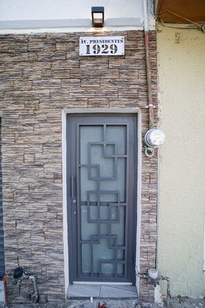 Exterior detail - Newly-remodeled Home for multiple guests  (Guadalajara)