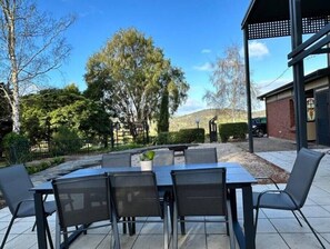 Outdoor dining - The Views Estate (Yundi)