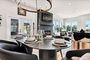 Dining - The Collective on Fifth in Downtown Bentonville (Bentonville)