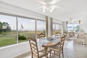 Dining - Southern Island Charm (Dauphin Island)