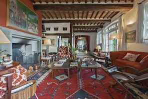 Flat-screen TV, fireplace - Villa Marlia by MMega (Lucca)