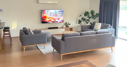 Sunbury on the Park - netflix, table tennis