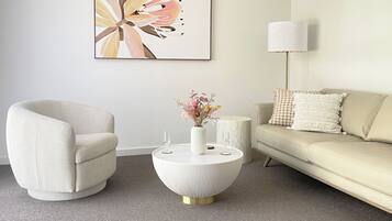 TV, tavolo da ping pong