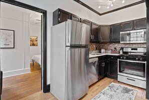 Refrigerador, microondas, horno, placa de cocina