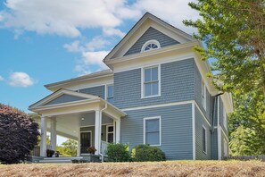 Exterior - Updated Historic 2BR • Walk to Glenwood South &Fletcher Park (Raleigh)