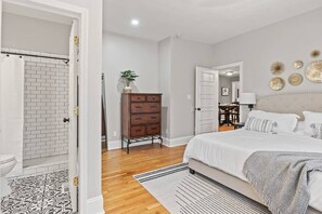 2 chambres, fer et planche à repasser, Wi-Fi, draps fournis