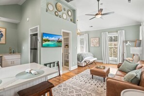 TV - Charming Studio Apt in Downtown Raleigh-Walkable location! (Raleigh)