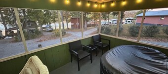 Rustic 2BR Fisherman’s Retreat on Douglas Lake!