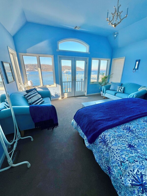 3 bedrooms, desk, iron/ironing board, travel cot