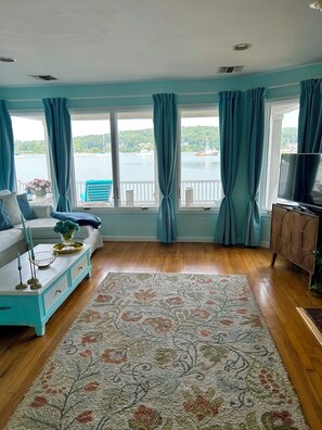 Smart TV, fireplace, video games, DVD player