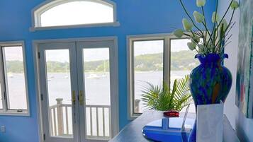 3 bedrooms, desk, iron/ironing board, travel cot