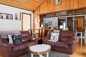 Living area - Accès lac et Rivière, Près de Plusieurs Activités. Lac Sept-îles, Saint-raymond (Saint-Raymond)