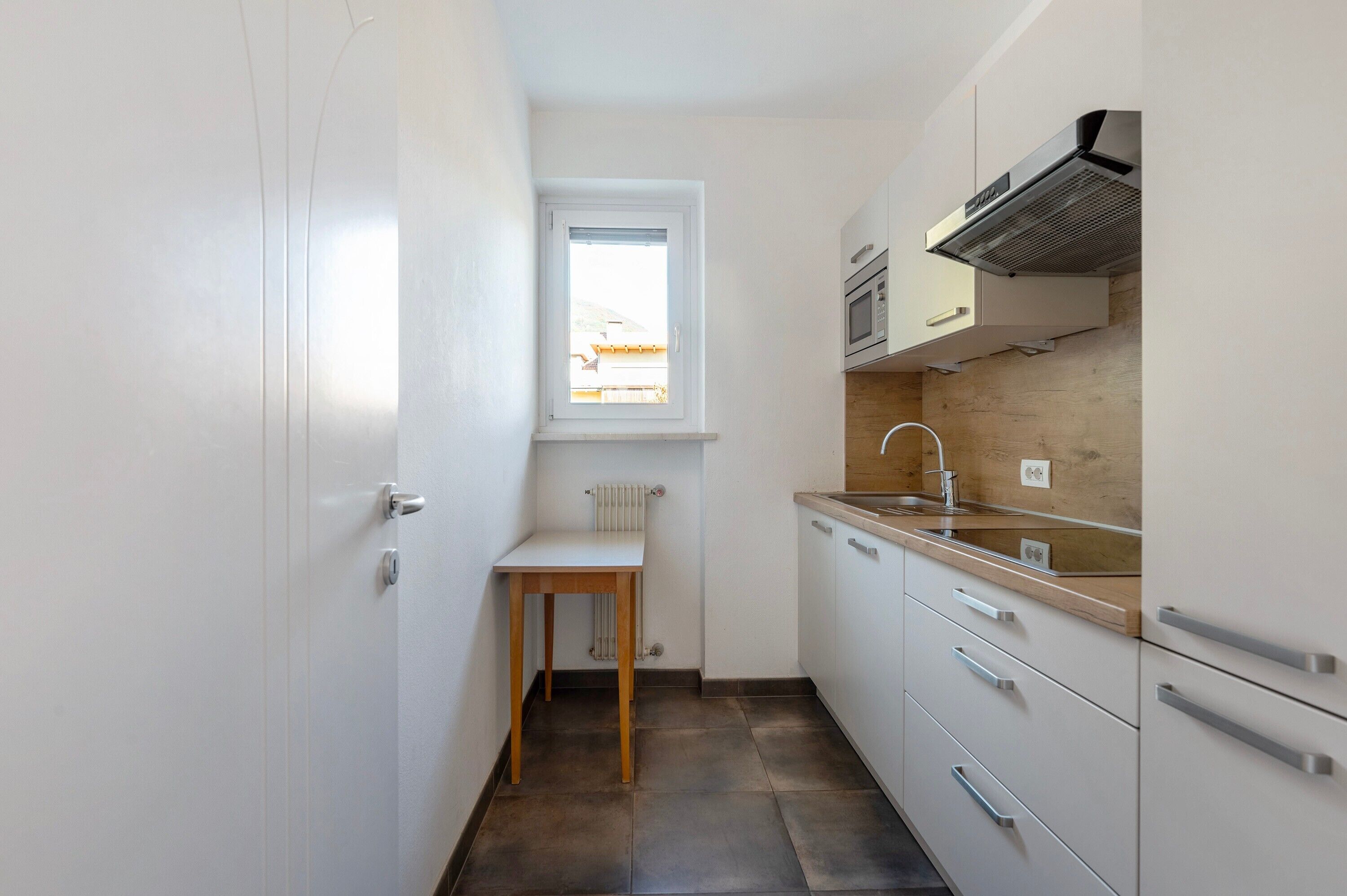 Refrigerador, microondas, placa de cocina, lavavajillas