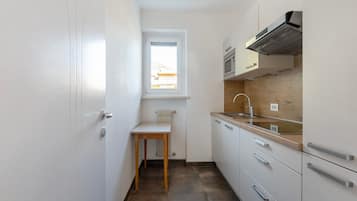 Refrigerador, microondas, placa de cocina, lavavajillas