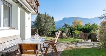 Ferienwohnung 'Rungg' mit Bergblick, Gemeinschaftsterrasse und WLAN