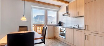 Apartamento 'Kastelaz' con vistas a la montaña, jardín compartido y Wi-Fi