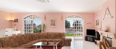 TV, fireplace, table tennis